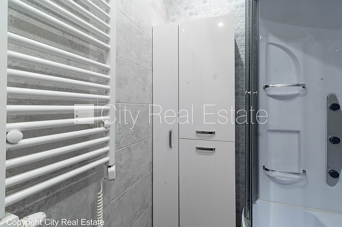 Jaunceltne, fasādes māja, labiekārtots apzaļumots pagalms, iežogota teritorija ar metāla Rīga - foto 19