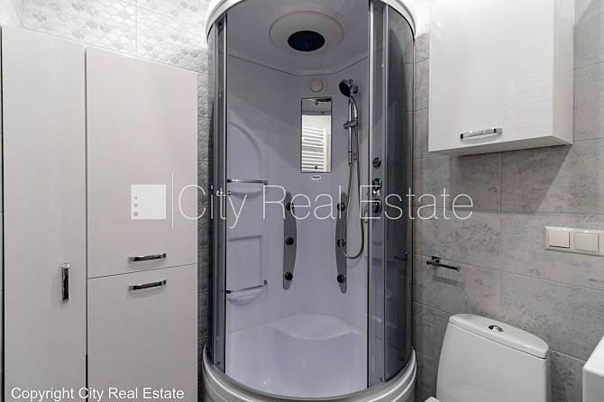 Jaunceltne, fasādes māja, labiekārtots apzaļumots pagalms, iežogota teritorija ar metāla Rīga - foto 15