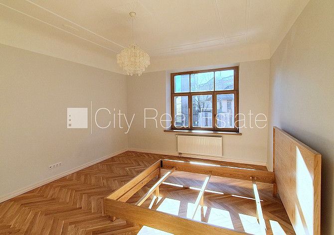 Fasādes māja, slēgts pagalms, vieta automašīnai, logi vērsti mājas abās pusēs, plašs Rīga - foto 12