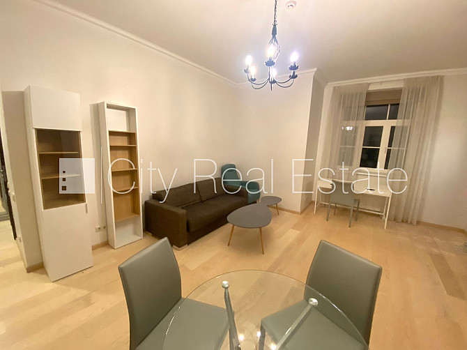 Kāpņu telpa pēc kosmētiskā remonta, guļamistabu skaits 1 gab., telpas izolētas, studio tipa, Rīga - foto 1