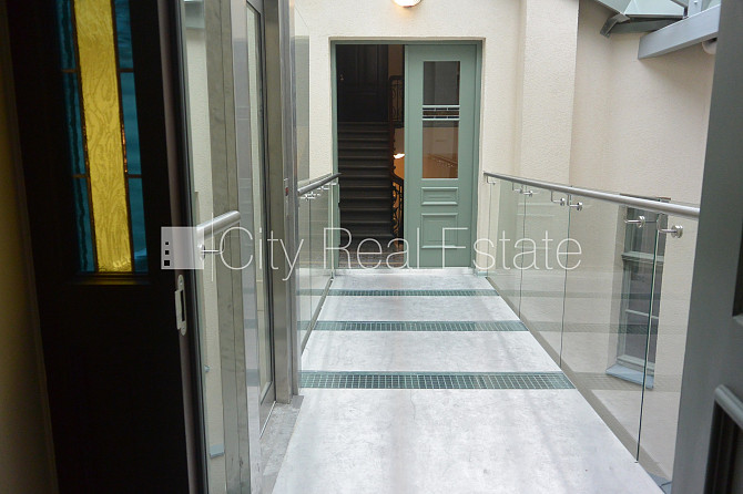 Kāpņu telpa pēc kosmētiskā remonta, guļamistabu skaits 1 gab., telpas izolētas, studio tipa, Rīga - foto 9