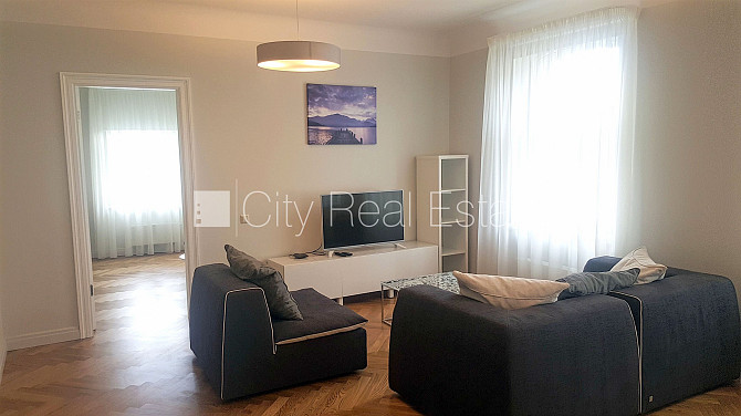 Renovēta māja, labiekārtots apzaļumots pagalms, ieeja no ielas, ir lifts, kāpņu telpa pēc Rīga - foto 1