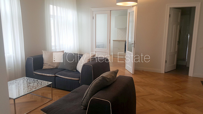 Renovēta māja, labiekārtots apzaļumots pagalms, ieeja no ielas, ir lifts, kāpņu telpa pēc Rīga - foto 2