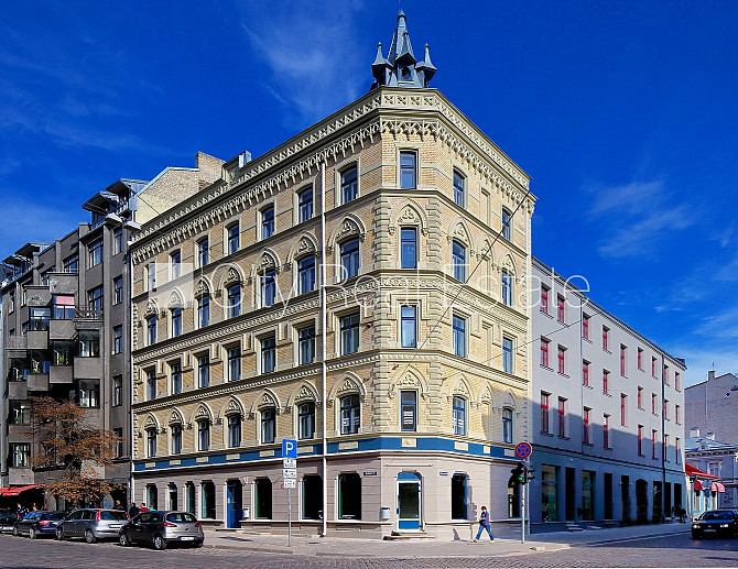 Renovēta māja, labiekārtots apzaļumots pagalms, ieeja no ielas, ir lifts, kāpņu telpa pēc Rīga - foto 9