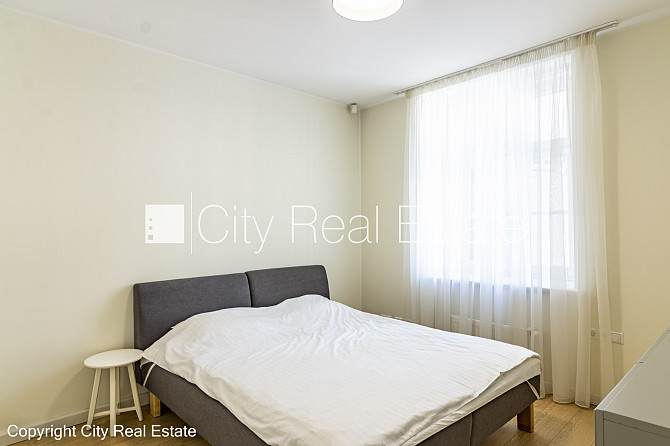 Renovēta māja, labiekārtots apzaļumots pagalms, ieeja no ielas, ir lifts, kāpņu telpa pēc Rīga - foto 4