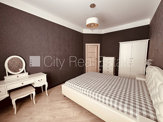 Zeme īpašumā, fasādes māja, slēgts pagalms, iežogota teritorija, slēgta teritorija, Rīga - foto 1