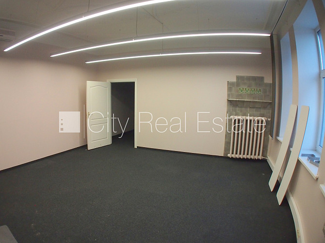 Fasādes māja, slēgts pagalms, objektu apsargā fiziskā apsardze, ieeja no ielas, kāpņu telpa Rīga - foto 9