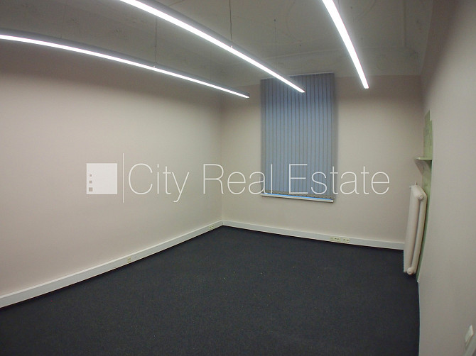 Fasādes māja, slēgts pagalms, objektu apsargā fiziskā apsardze, ieeja no ielas, kāpņu telpa Rīga - foto 10