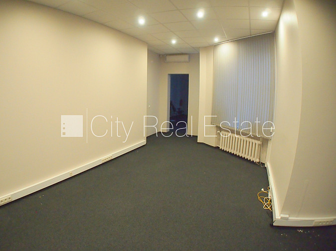 Fasādes māja, slēgts pagalms, objektu apsargā fiziskā apsardze, ieeja no ielas, kāpņu telpa Rīga - foto 6