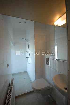 Фасадный дом, панельный дом, благоустроенная озеленённая территория, подъездная Rīga