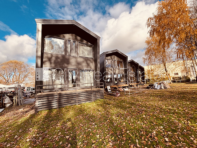 Частный дом, благоустроенная озеленённая территория, закрытая территория, Рига - изображение 1