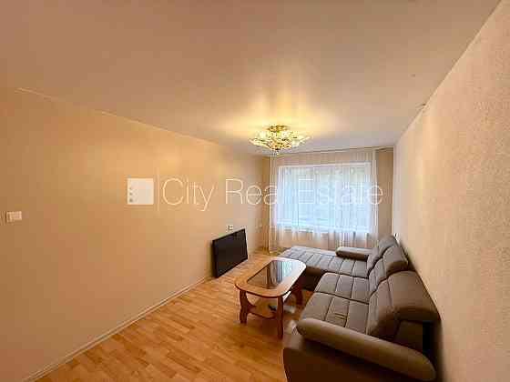 Дом во дворе, благоустроенная озеленённая территория, места для нескольких Rīga