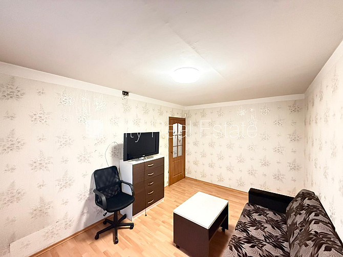 Pagalma māja, labiekārtota apzaļumota teritorija, vieta vairākām automašīnām, teritorijas Rīga - foto 9