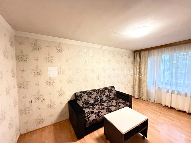 Pagalma māja, labiekārtota apzaļumota teritorija, vieta vairākām automašīnām, teritorijas Rīga - foto 10