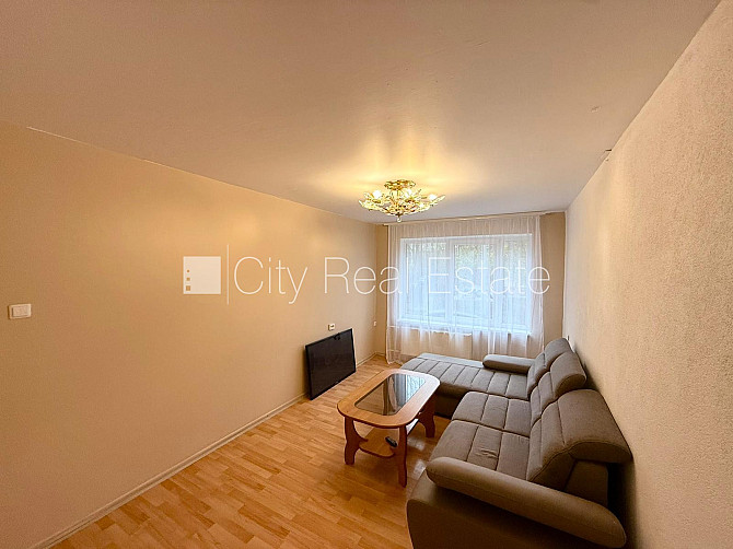 Pagalma māja, labiekārtota apzaļumota teritorija, vieta vairākām automašīnām, teritorijas Rīga - foto 2