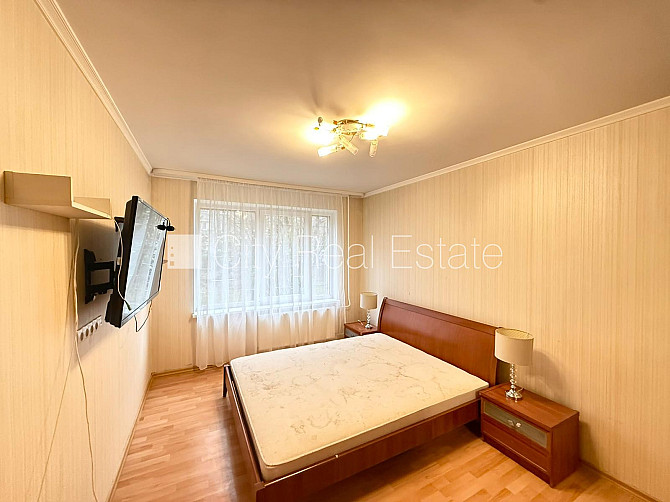 Pagalma māja, labiekārtota apzaļumota teritorija, vieta vairākām automašīnām, teritorijas Rīga - foto 4