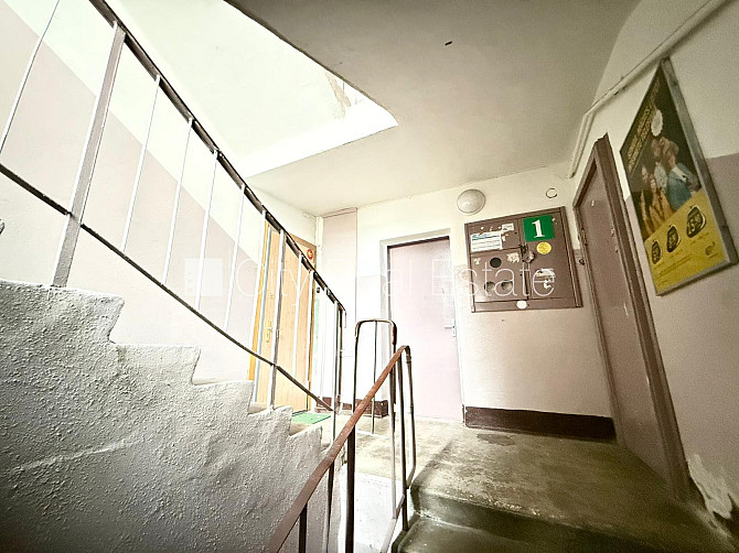 Pagalma māja, labiekārtota apzaļumota teritorija, vieta vairākām automašīnām, teritorijas Rīga - foto 19