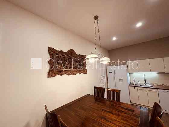 Фасадный дом, реновированный дом, возможность аренды парковки, вход с улицы, Rīga