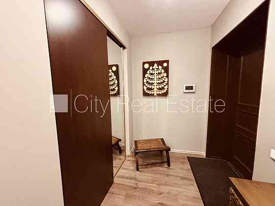 Фасадный дом, реновированный дом, возможность аренды парковки, вход с улицы, Rīga