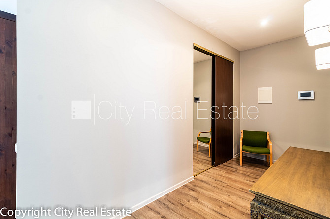 Fasādes māja, renovēta māja, iespēja nomāt autostāvvietu, ieeja no ielas, kāpņu telpa pēc Rīga - foto 8