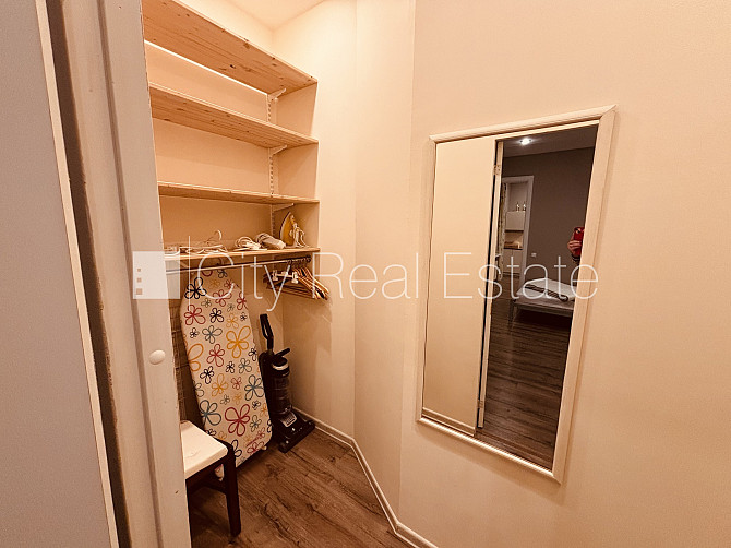 Fasādes māja, renovēta māja, iespēja nomāt autostāvvietu, ieeja no ielas, kāpņu telpa pēc Rīga - foto 11