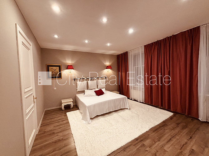 Fasādes māja, renovēta māja, iespēja nomāt autostāvvietu, ieeja no ielas, kāpņu telpa pēc Rīga - foto 1