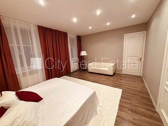 Fasādes māja, renovēta māja, iespēja nomāt autostāvvietu, ieeja no ielas, kāpņu telpa pēc Rīga - foto 6