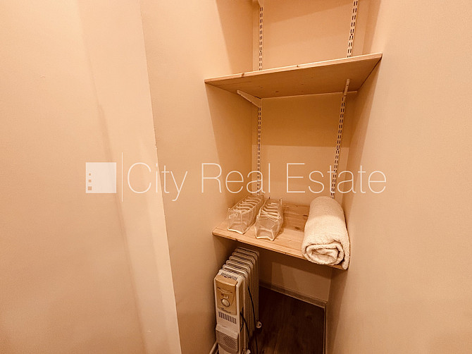 Fasādes māja, renovēta māja, iespēja nomāt autostāvvietu, ieeja no ielas, kāpņu telpa pēc Rīga - foto 17