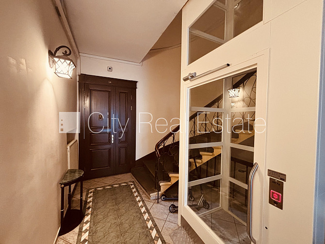 Fasādes māja, renovēta māja, teritorijas iebrauktuves vārti aprīkoti ar automatizētu Rīga - foto 12