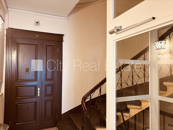 Fasādes māja, renovēta māja, teritorijas iebrauktuves vārti aprīkoti ar automatizētu Rīga - foto 13