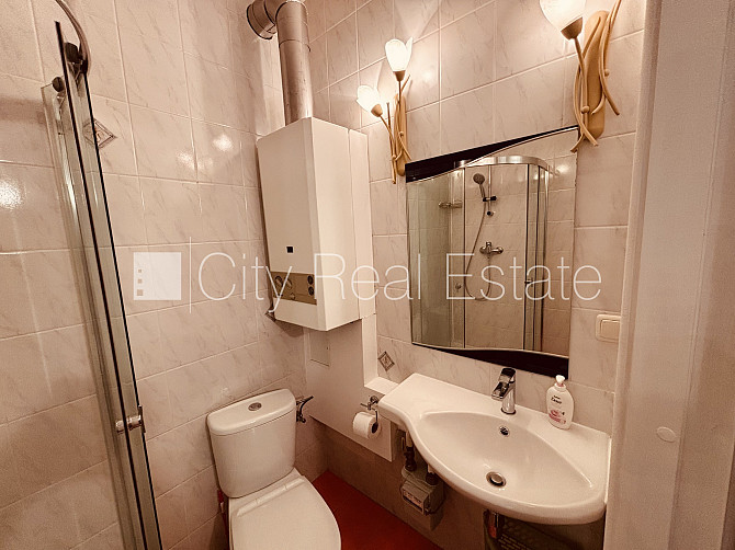 Fasādes māja, renovēta māja, teritorijas iebrauktuves vārti aprīkoti ar automatizētu Rīga - foto 9