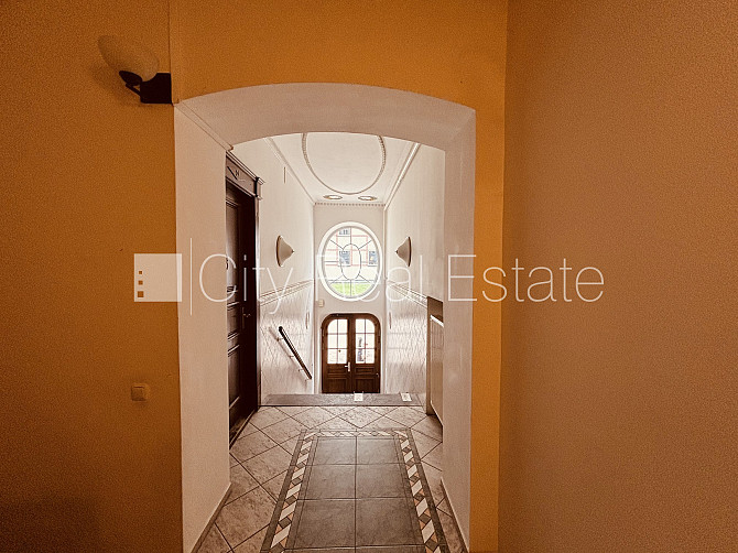 Fasādes māja, renovēta māja, teritorijas iebrauktuves vārti aprīkoti ar automatizētu Rīga - foto 15