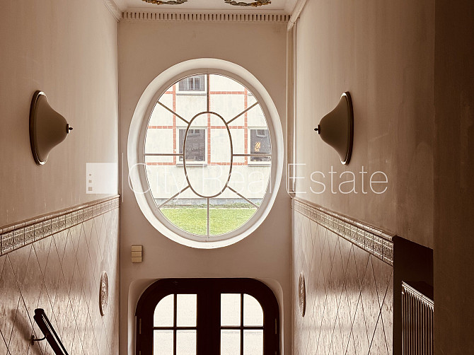 Fasādes māja, renovēta māja, teritorijas iebrauktuves vārti aprīkoti ar automatizētu Rīga - foto 14