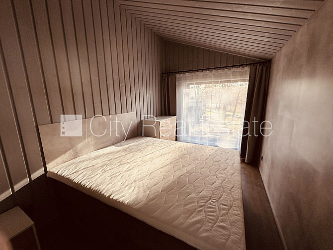 Privātmāja, labiekārtots apzaļumots pagalms, iežogota teritorija ar metāla sētu, bezmaksas Rīga - foto 17