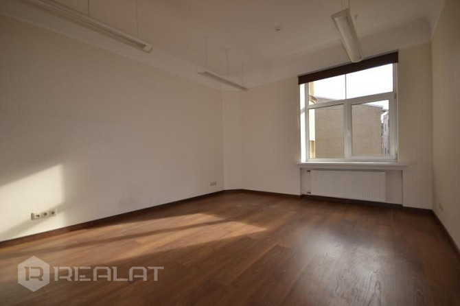 Pārdod biroja telpas Vecrīgā. Restaurēta māja, ieeja no pagalma un ielas, maksas Rīga - foto 19