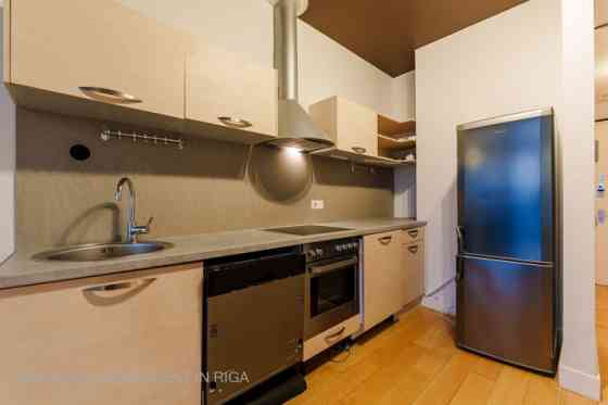 Продается 2-х комнатная квартира общей площадью 82,8 м (внутренняя площадь 65,3 м, Рига