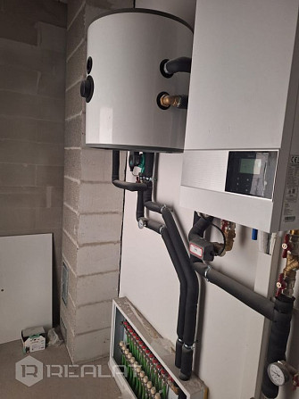 Tiek pārdota vienstāvīga jaunbūve ar balto apdari.  Dzīvojamā platība 146 m2. Viesistaba ar virtuvi  Елгава и Елгавский край - изображение 6