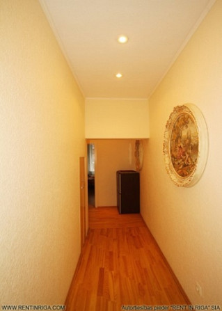 Divu guļamistabu dzīvoklis ar plašu dzīvojamo istabu, virtuvi un diviem sanmezgliem (ir vanna Rīga - foto 3