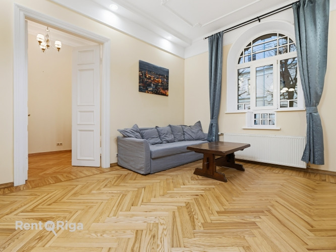 Skaists 3 istabu dzīvoklis renovētā pirmskara ēkā prestižajā Alberta ielā, Rīgas Klusajā centrā.  Al Рига - изображение 3