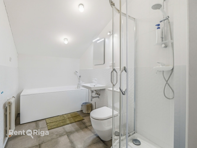 Izīrē plašu un elegantu mansarda dzīvokli ekskluzīvā vietā  Ogļu ielā 30, Rīgā.  Piedāvājumā unikāls Рига - изображение 16