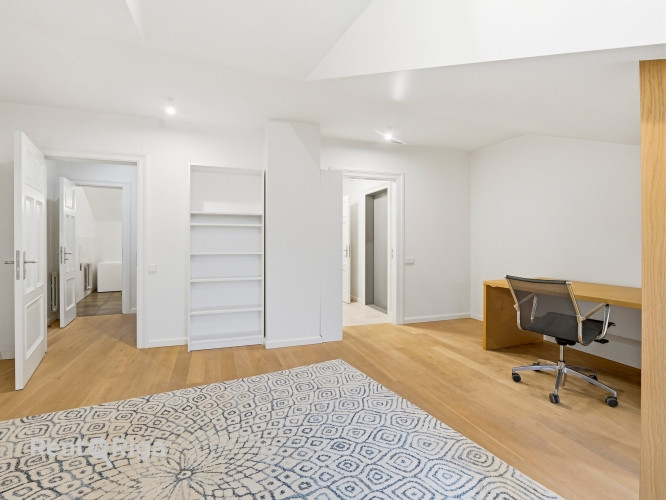 Izīrē plašu un elegantu mansarda dzīvokli ekskluzīvā vietā  Ogļu ielā 30, Rīgā.  Piedāvājumā unikāls Рига - изображение 14