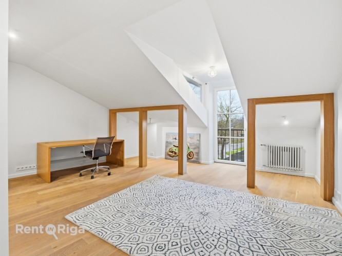 Izīrē plašu un elegantu mansarda dzīvokli ekskluzīvā vietā  Ogļu ielā 30, Rīgā.  Piedāvājumā unikāls Рига - изображение 18