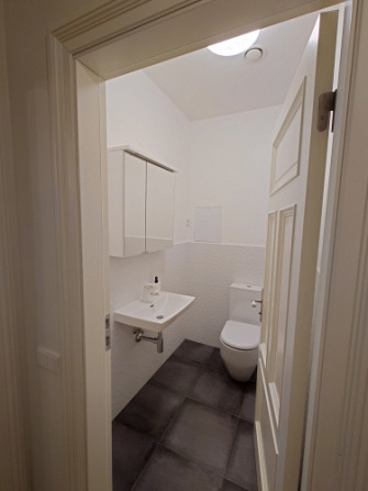 Izīrē plašu un elegantu mansarda dzīvokli ekskluzīvā vietā  Ogļu ielā 30, Rīgā.  Piedāvājumā unikāls Рига - изображение 8