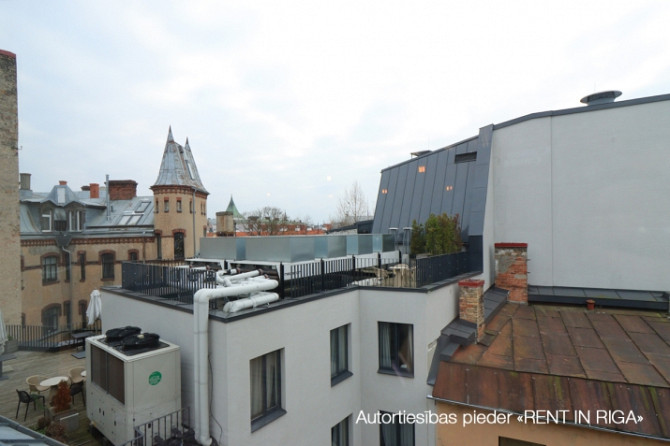 Apartment for sale in an excellent location right in the heart of Rigas historic centre! Situated op Рига - изображение 9