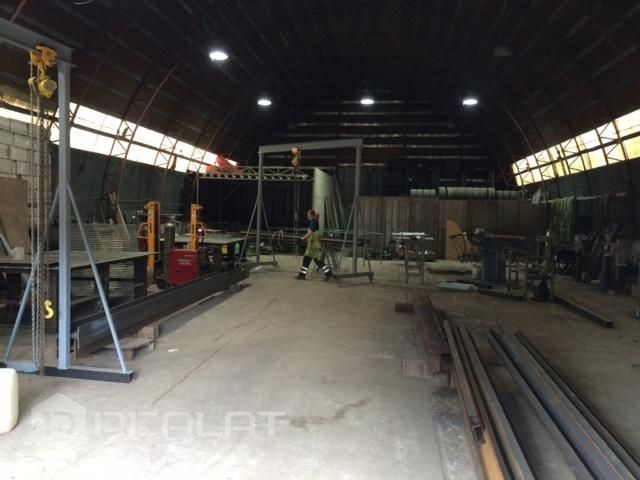 Fasādes māja, ieeja no ielas, maksas autostavvieta, logi vērsti mājas abās pusēs, mansards, Rīga - foto 20