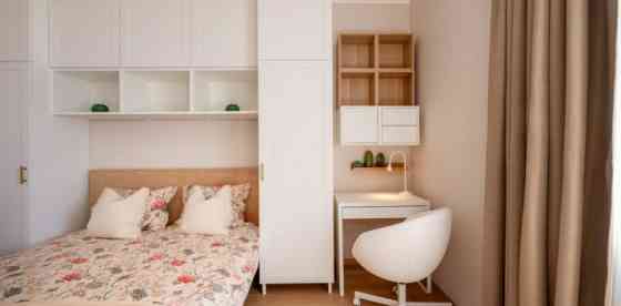 Izīrē gaišu un mājīgu studio tipa dzīvokli ar burvīgu balkonu Rīgas centrā.  Šis stilīgais, pilnībā  Rīga