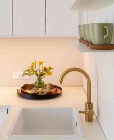 Izīrē gaišu un mājīgu studio tipa dzīvokli ar burvīgu balkonu Rīgas centrā.  Šis stilīgais, pilnībā  Rīga