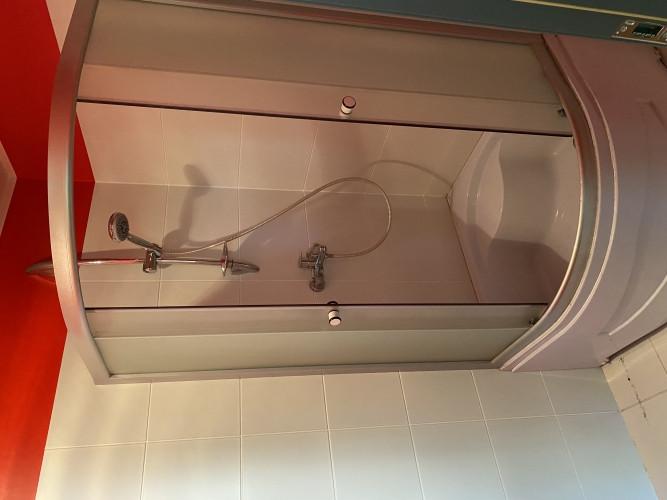 Biroja telpas zaļā un labiekārtotā, slēgtā teritorijā.  - Nomas maksā iekļautas 4 Rīga - foto 8