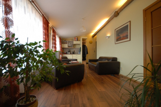 Долгосрочная аренда -cдается квартира-пентхаус с 2 изолированными комнатами Рига - изображение 2