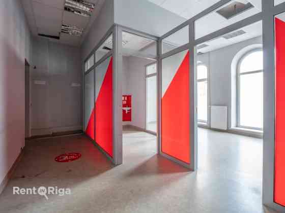 Retail or office premises opposite the Riga Circus.  The premises are located on two levels  75 sq m Рига